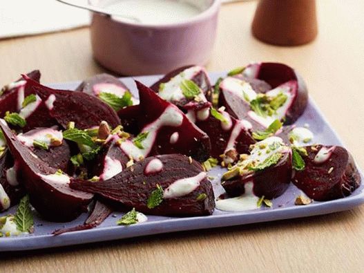 Photo Betteraves bouillies avec vinaigrette au yaourt et à la menthe