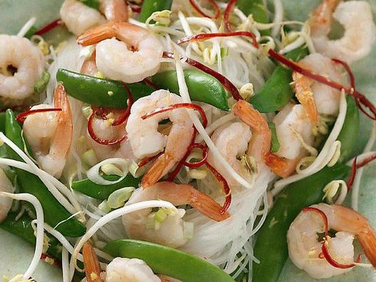 Salade vietnamienne aux crevettes et aux nouilles de verre