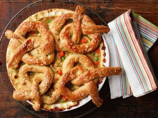 Photo du plat - Tourte au poulet fermée avec un couvercle de bretzel