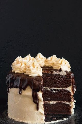 Gâteau Au Chocolat Mouillé Avec Crème Au Beurre De Vanille