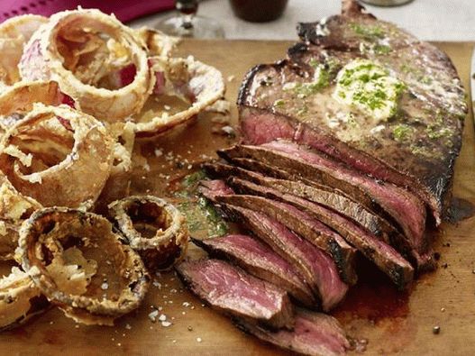 Vaisselle photo - steak de Londres avec beurre et légumes verts