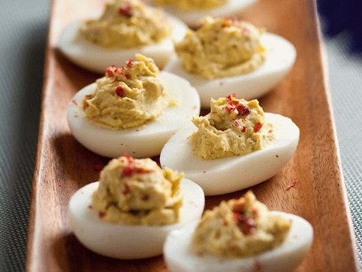 Photo oeufs farcies avec piment