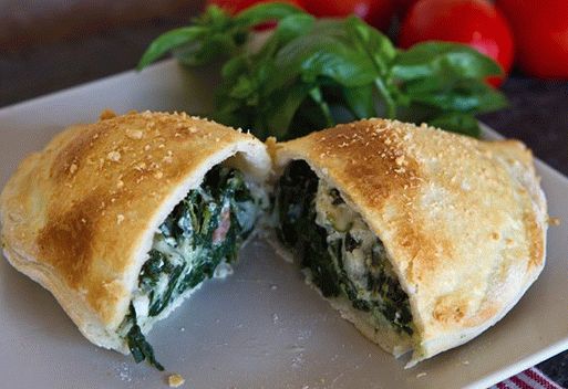 Photo pizza fermée aux épinards