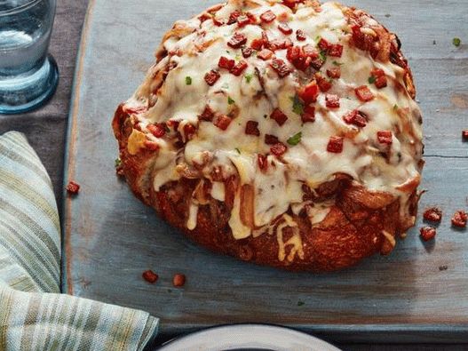 Photo Apéritif de pain aux oignons caramélisés et au lard