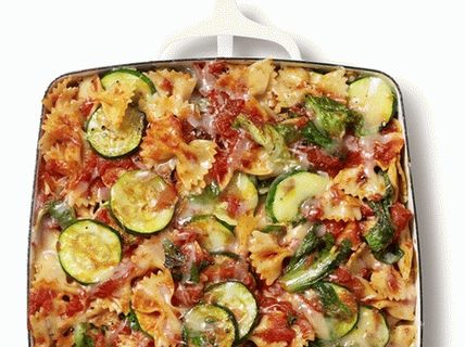 Pâtes Farfalle au four avec frites et courgettes
