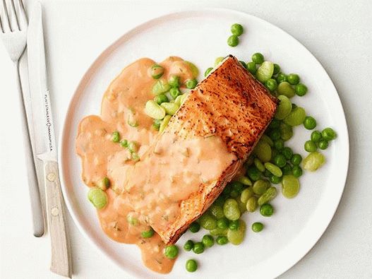 Photo Saumon cuit au four avec sauce tomate et crème