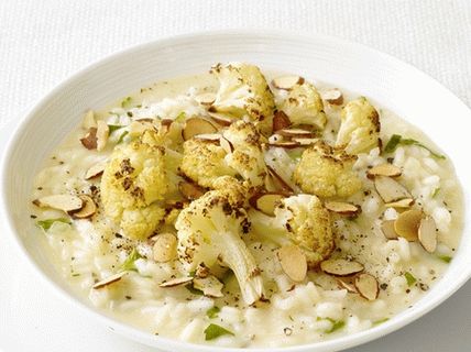 Photo risotto au chou-fleur cuit au four