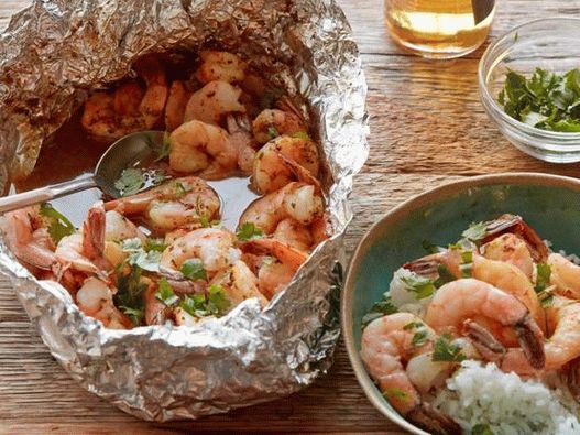 Crevettes épicées à la bière en papillote