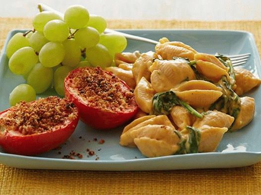 Pâtes Shell avec sauce au fromage faible en calories et tomates au four