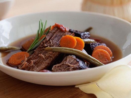 Ragoût de boeuf mariné au vin rouge