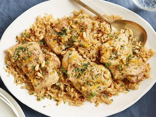 Poulet sur un coussin de riz au four