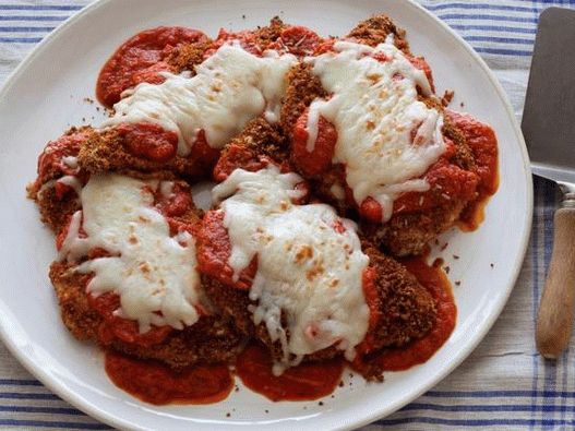 Poitrines de poulet sous le fromage au four