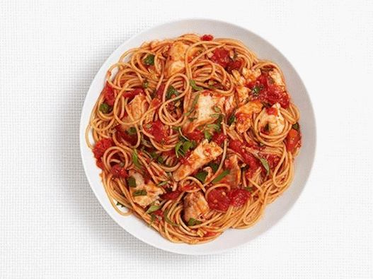 Spaghetti au tilapia à la sauce tomate épicée