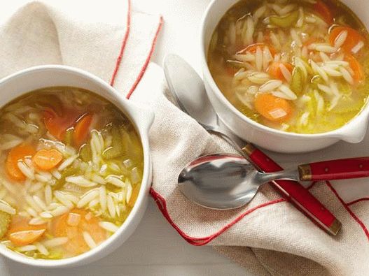 Soupe de nouilles aux légumes