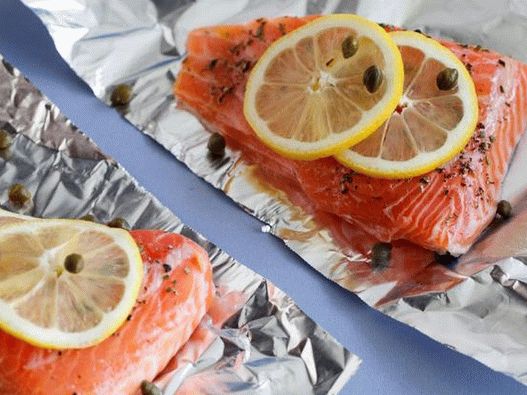 Saumon au citron, aux câpres et au romarin, cuit au four