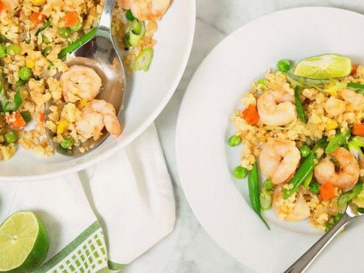 Riz de chou-fleur aux crevettes frites
