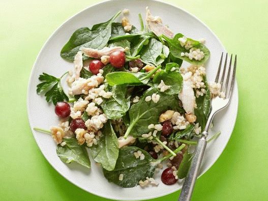Salade de poulet, épinards et raisins