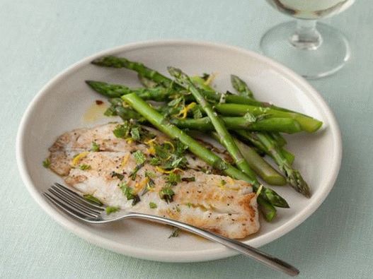 Tilapia aux asperges cuites à la vapeur et à la menthe