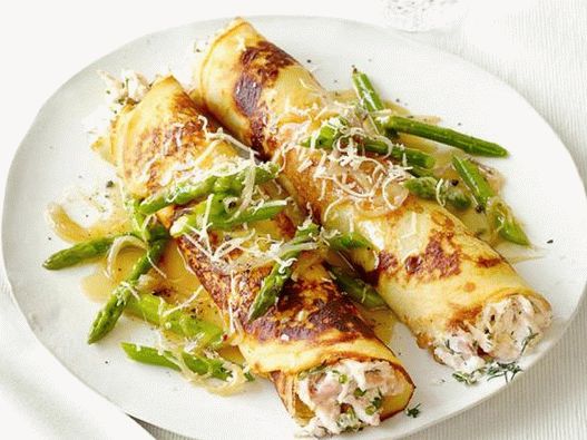 Crêpes au poulet, fromage et asperges