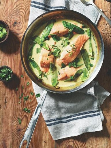 Photo curry vert au lait de coco avec du poisson