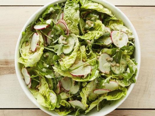 Photo Salade verte aux radis et graines