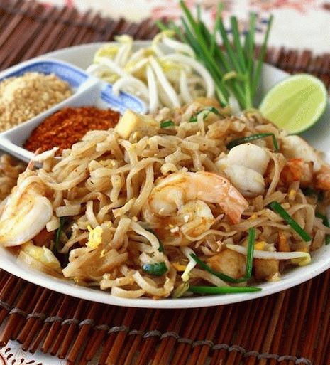 Photo nouilles thaïes frites