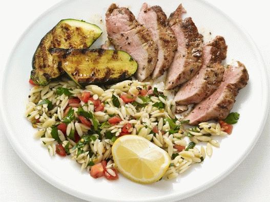 Photo Côtelettes de porc frites et courgettes à l'orzo