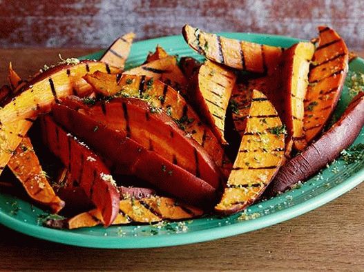 Photo de patates douces frites à l'arôme fumé