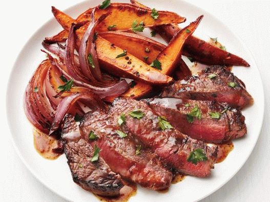 Bifteck de bœuf rôti avec sauce à la bière et patates douces au four