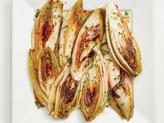 Photo frit dans une pan endive