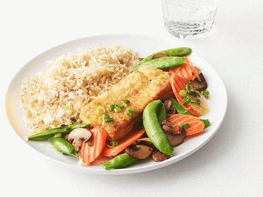 Photo de tofu frit avec des légumes